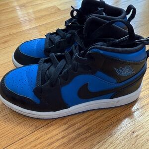 Boys sz 1 Nike Air Jordan’s Sneakers